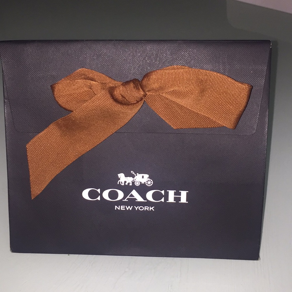 HP 🎉🎉 NWT coach signature wristlet - Picture 2 of 5